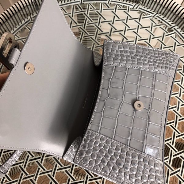 バレンシアガバッグ着用イメージ